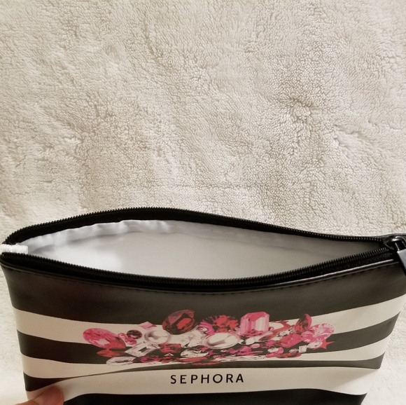 Pouch free with bundle ❤💥 - Picture 2 of 3